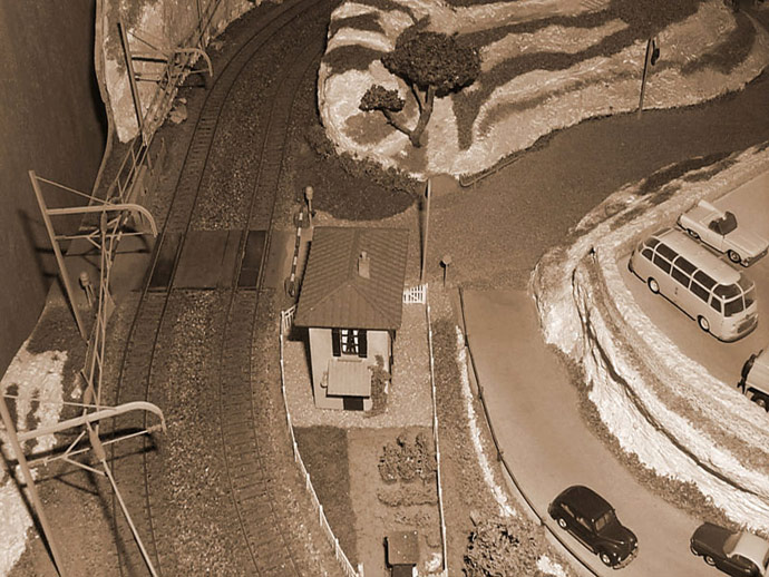 Le passage  niveau et la maison du garde-barrires