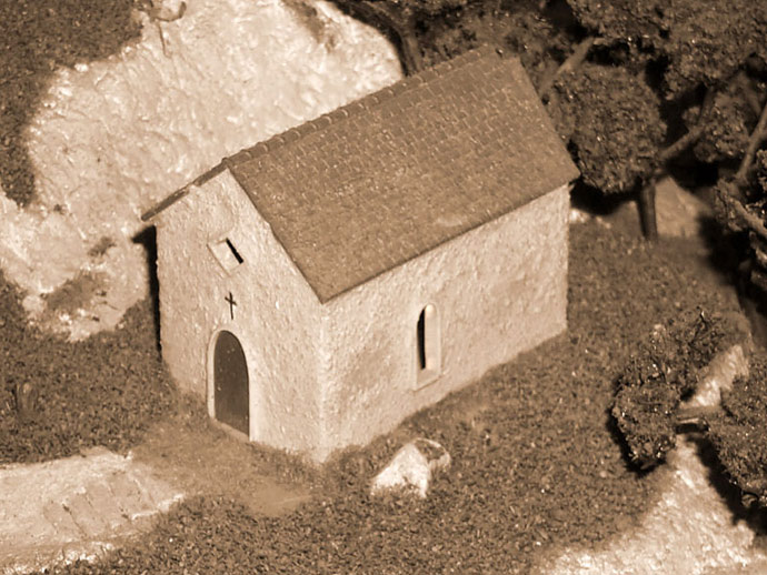 La chapelle dans la colline