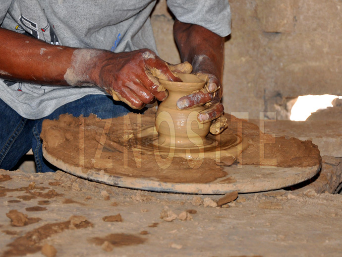 Fabrication poterie traditionnelle - TOZEUR