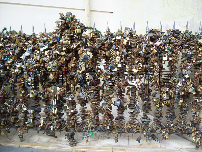 Les cadenas "amoureux" rue PANUS PANNONIUS - PECS
