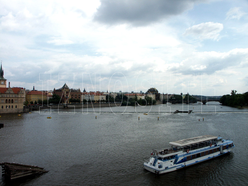 La rivire VLTAVA - PRAGUE